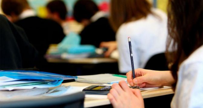 Школьная проблема в Германии. Руководители гимназий выступают против сокращения часов
