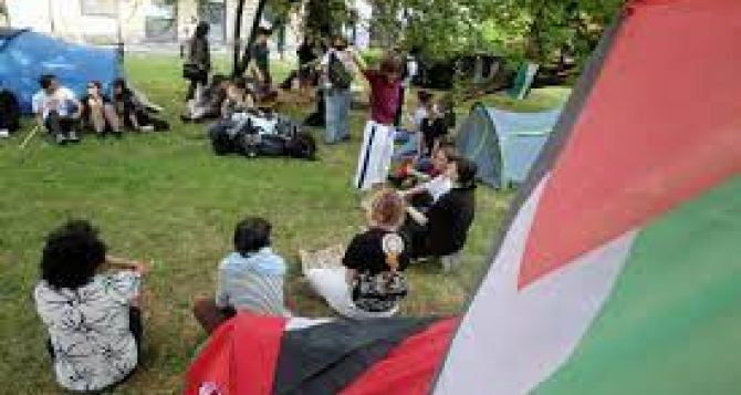 Студенты оккупировали центр Варшавы — протестуют против израильских оккупантов