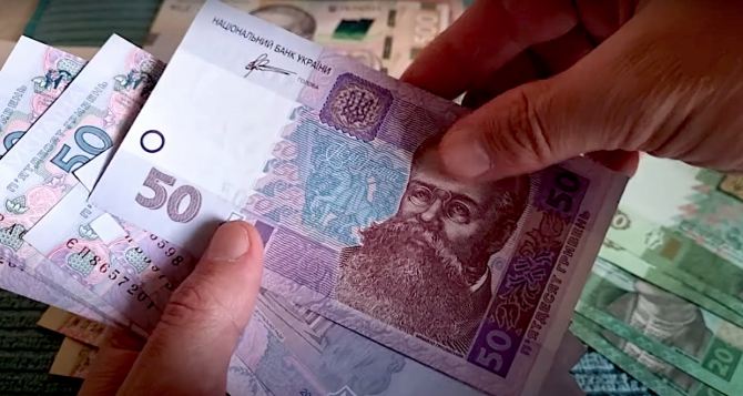 В шести регионах украинцы могут получить 33000 гривен: программа экстренной поддержки — как и где получить