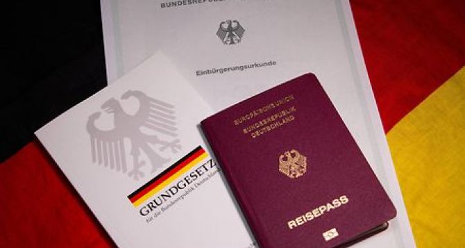 В прошлом году в Германии получили гражданство рекордное количество иностранцев