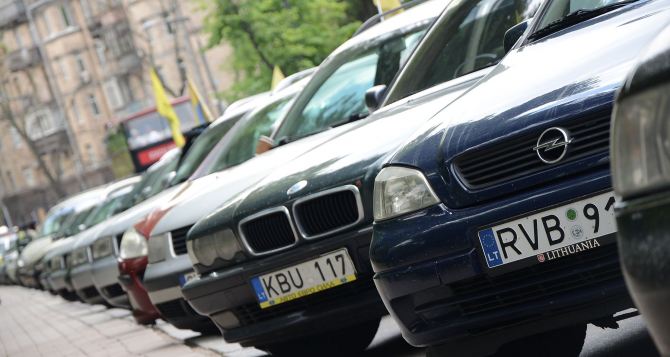 В Украину, в основной массе, завозятся подержанные легковые авто: сколько было импортировано за 2024 год