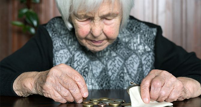 Граждан Украины преклонного возраста обязали проходить проверку каждые 6 месяцев: иначе пенсии не будет