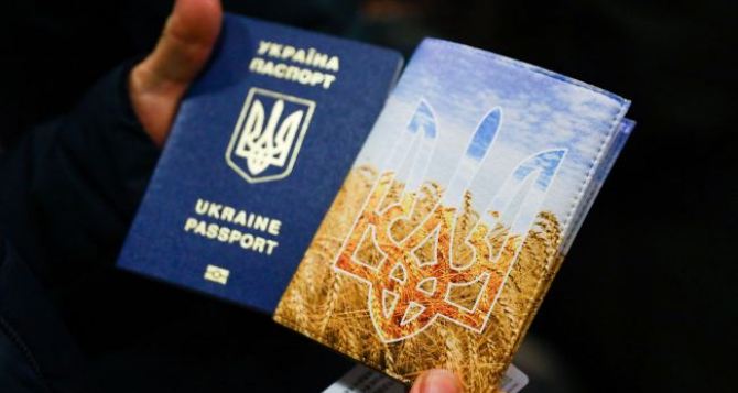 Выдача паспортов мужчинам за границей — три дня назад вышло новое постановление правительства Украины