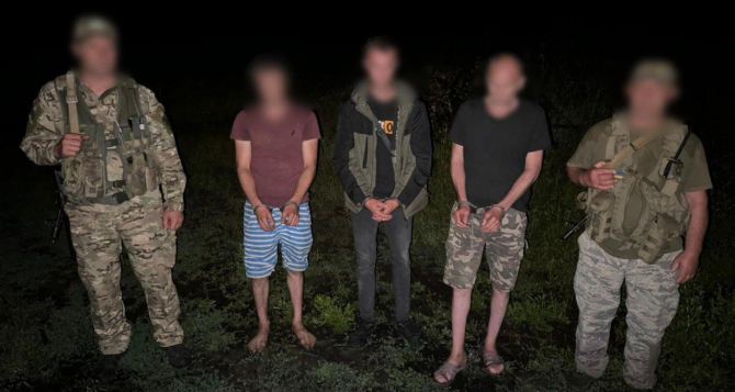 Взяли «на горячем» двух иностранцев, которые переправляли украинцев через границу