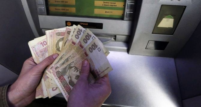 Финансовая помощь «Деньги на защиту» для граждан Украины со статусом ВПЛ: куда обратиться за выплатами