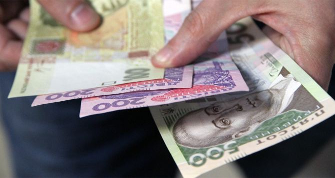 Украинцам со статусом ВПЛ выдают по 10 800 гривен в одни руки: как получить новую денежную помощь