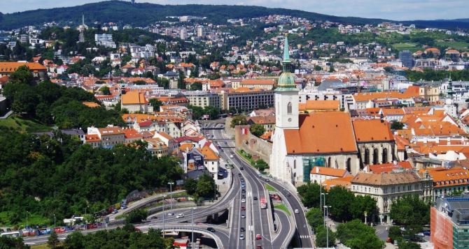 Приняты новые правила получения ВНЖ для иностранцев в Словакии
