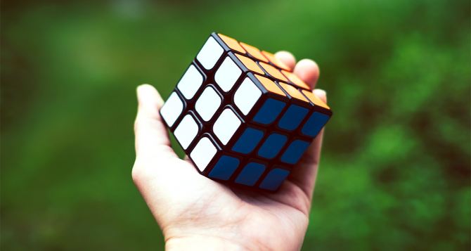 Кубик Рубика стал теперь европейским символом