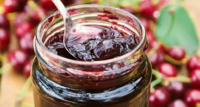 Лакомство на зиму: как сварить густое вишневое варенье — понадобится 6 стаканов ягод