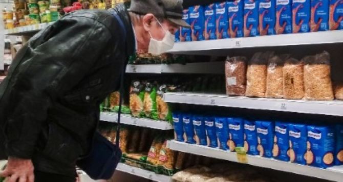 Украинцев предупредили о существенном повышении цен на необходимые продукты уже к концу лета. Чем следует запасаться?