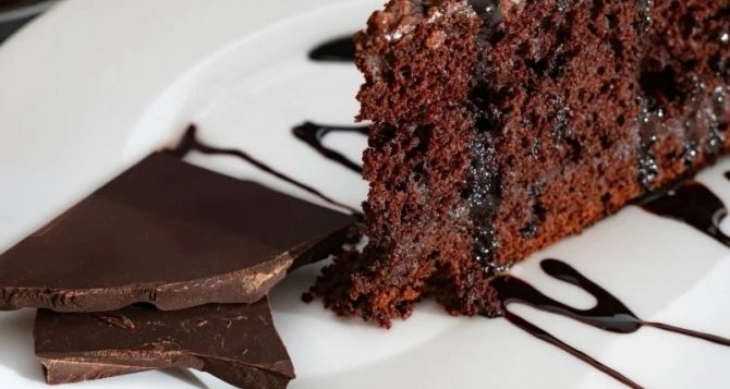 Готовлю этот десерт в микроволновке за 10 минут: тортик — просто загляденье, лучше брауни