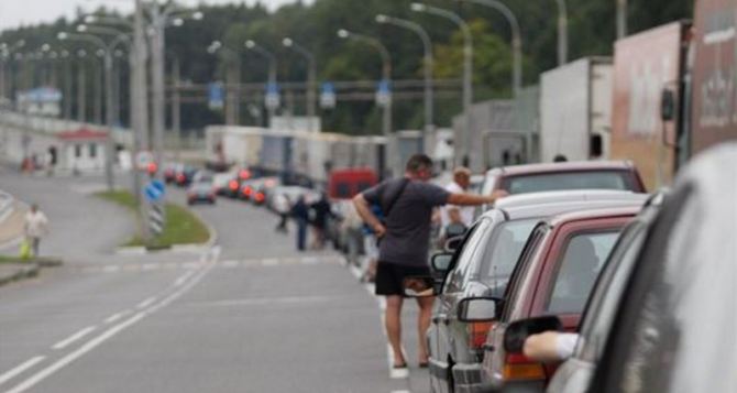 Польша запретила въезд и выезд через границу для части украинских автомобилей