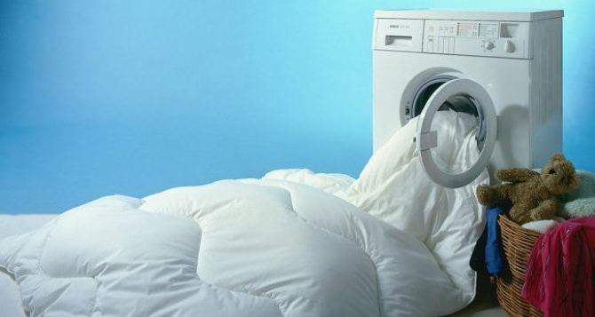 Пришло время стирать громоздкие одеяла: я использую бензин — не надо отжимать и ничего не сбивается