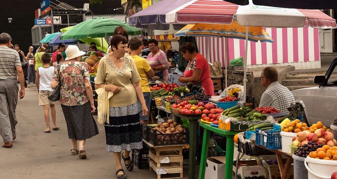 На рынке не протолкнуться: в Украине упали цены на овощи нового урожая
