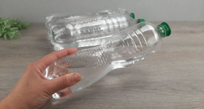 Отрезаю горлышко у пластиковой бутылки и закручиваю крышку: гениальный лайфхак для упрощения быта — решение насущной проблемы