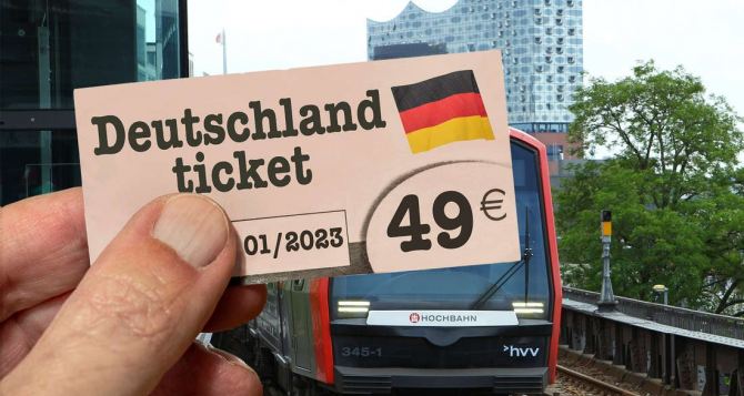 Украинские беженцы в Германии пользуются билетом за 49 евро. Но этому может прийти конец