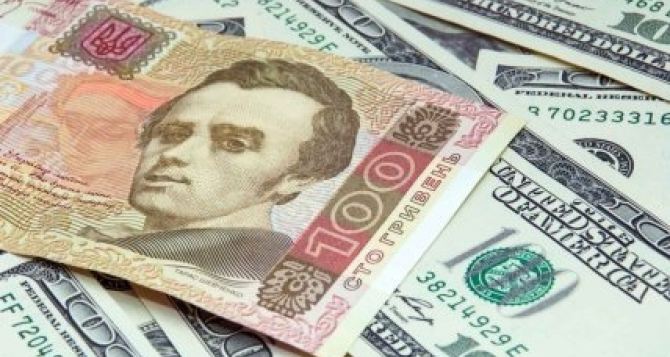 Украинцев, которые откладывали доллары или евро заставят заплатить штраф: 20% от суммы