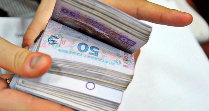 Выдают по 6600 гривен в руки: успейте получить денежную помощь