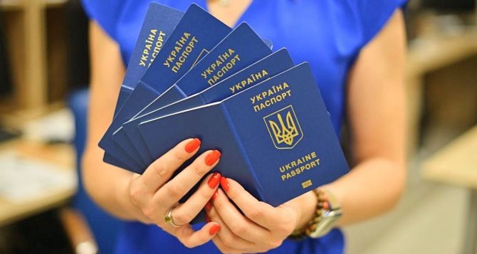 Паспортный сервис возобновил прием документов для мужчин за границей, но есть условие