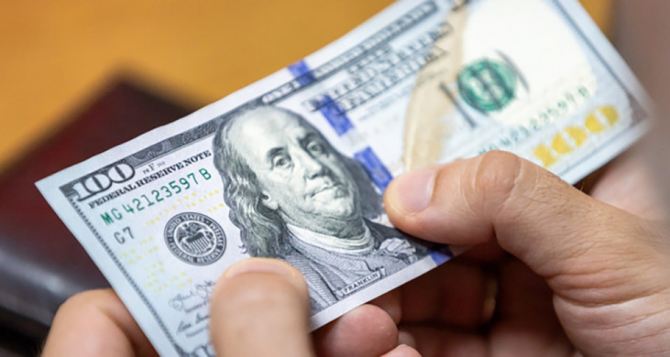 Доллар дешевеет — что происходит в обменниках: курс валют на 26 июля 2024 года