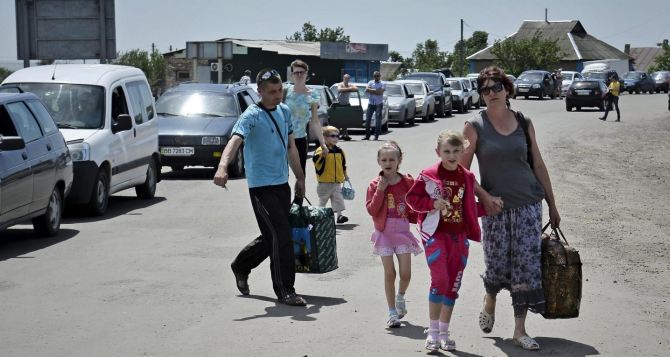 Выплаты гражданам Украины со статусом ВПЛ с 1 сентября — кому продлили помощь