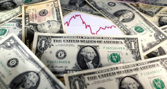 Доллар продолжает стремительно лететь вниз: курс валют на 30 июля 2024 года