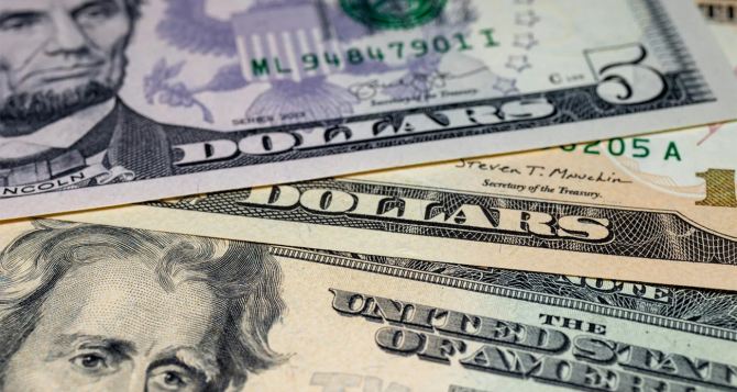 Доллар по-прежнему летит вниз: курс валют на 31 июля 2024 года.