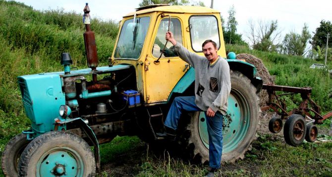 В Украине критически не хватает рабочих рук трактористов комбайнеров и агрономов