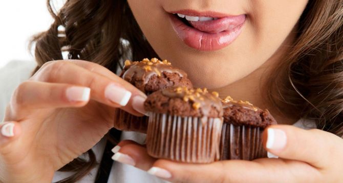 «Тянет на сладкое»: как стресс влияет на организм человека после 40