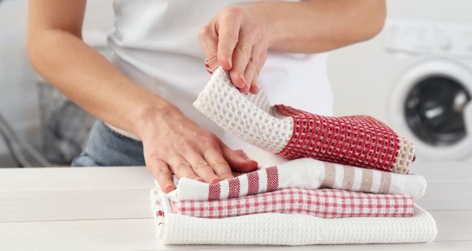 Кухонные полотенца и тряпки стираю этим специальным раствором: все застарелые пятна уйдут
