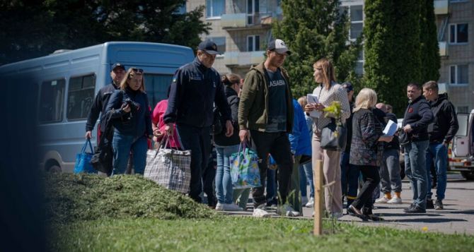 Срочная обязательная эвакуация: тысячи украинцев должны немедленно покинуть эти города