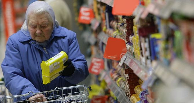 Супермаркеты переписали ценники на жизненно необходимый продукт как изменились цены