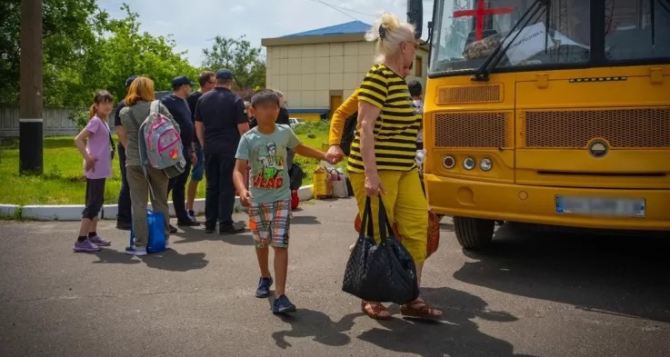 Началась принудительная эвакуация двух районов одной из областей Жители срочно должны покинуть зону