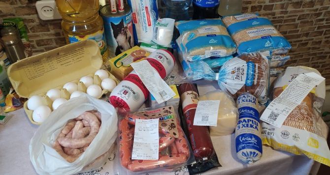 Украинцам раздадут продукты и наборы для гигиены: как получить новую гуманитарную помощь