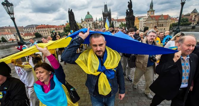 Депортация мужчин в Украину: коснется всех, кто выехал в Чехию — к чему готовиться