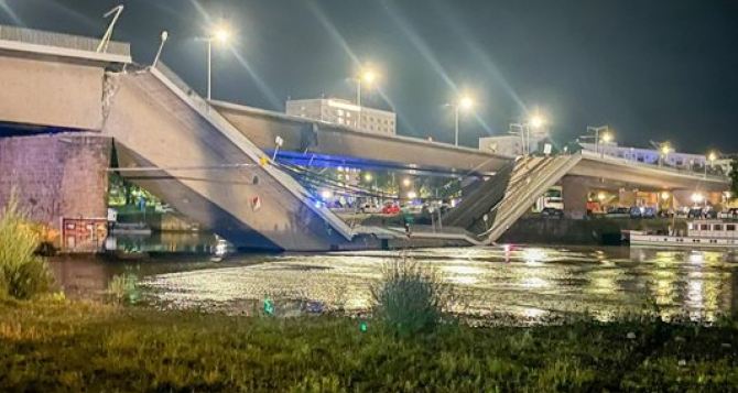 Это чудо, что никто не пострадал. В центре города обвалился мост. Дрезден парализован