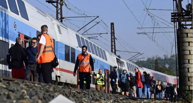 Авария на железной дороге в Чехии. При столкновении двух поездов пострадали пассажиры