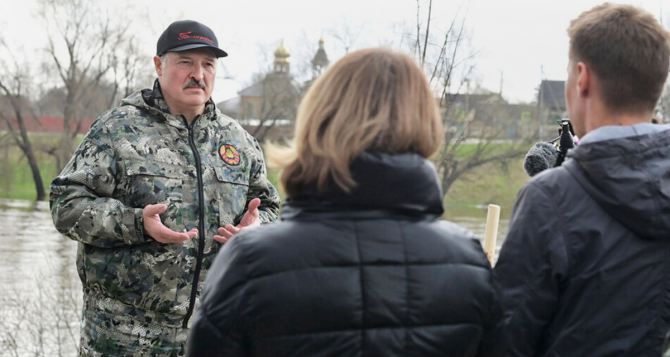 Лукашенко дал совет Зеленскому как «восстанавить Украину»