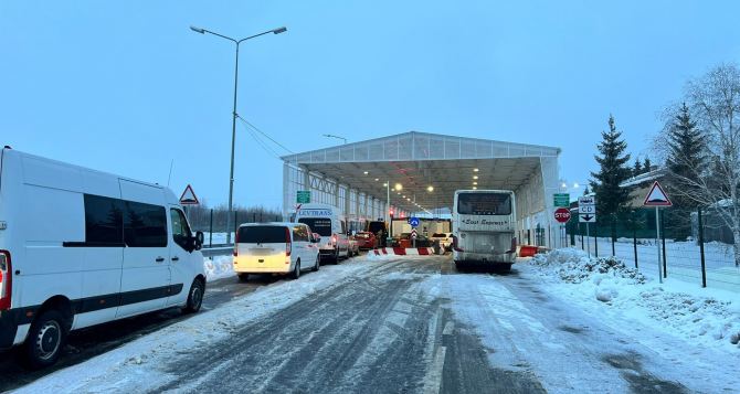 Таможня предупредила завтра с  часов утра никого пропускать не будут