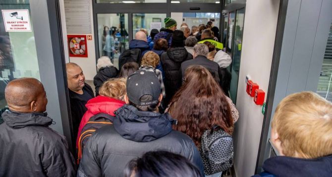 Через напади на співробітників у Чехії закриваються  відділення Мінпраці