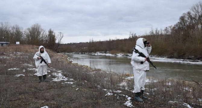 Трёх уникальных водолазов поймали на границе с Румынией Один из Днепра другой из Тернополя третий с Закарпатья