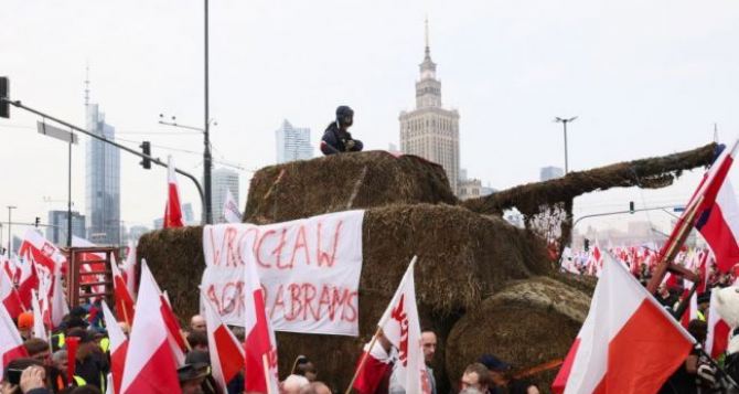 Новый год в Польше по старой традиции начинается с фермерских протестов