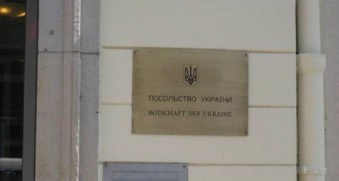 Посольство України в Німеччині опублікувало інформацію для українських громадян про роботу у  році