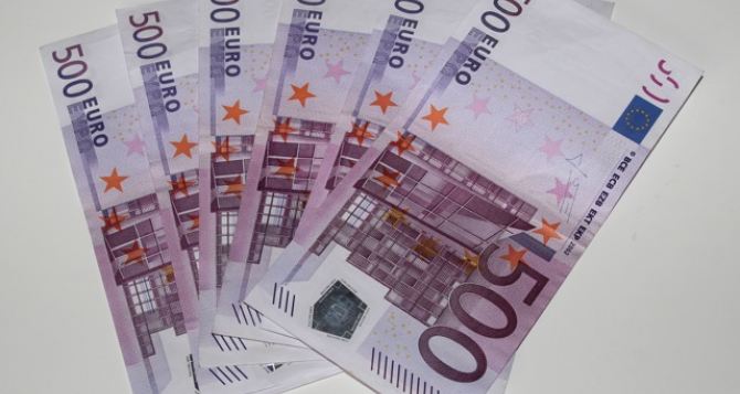 Очередные ограничения в Европе очень скоро возникнут сложности с оплатой более  Евро