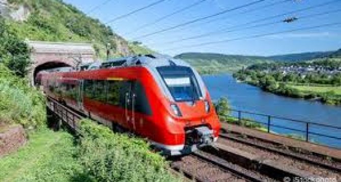 Вчера в Баварии начались проблемы на трассах а сегодня остановка движения поездов