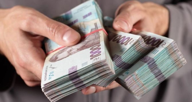 ПФУ виплатить до   грн особам з інвалідністю хто має право на допомогу