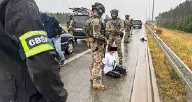Украинских преступников которые похищали людей ради выкупа задержали в Польше