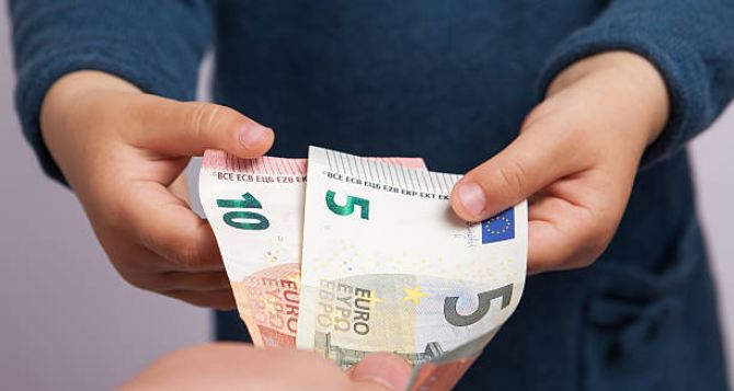 Тем кто живёт в Европе придётся перейти на наличные Очередные сложности при оплате банковскими картами