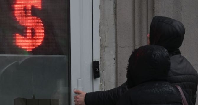 В Украине возник новый дефицит валюты евро и доллар население скупает мгновенно