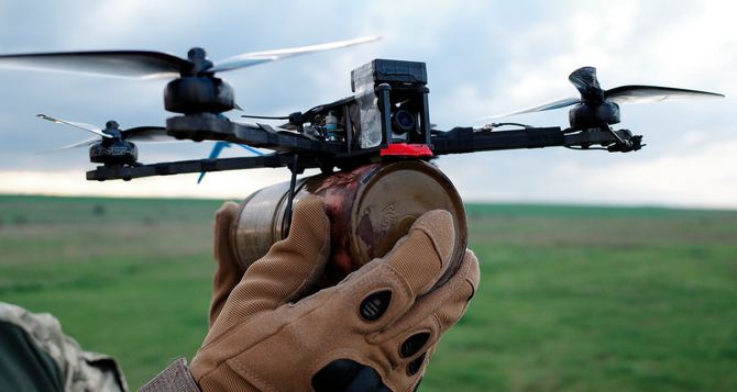 Со школы сразу на фронт Будут учить детей управлять дронами В МОН утвердили план Сразу с военной специальностью